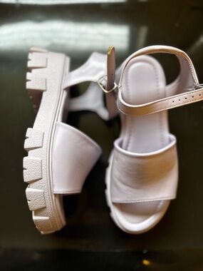 Women’s Chunky Platform Sandals in Light Pink